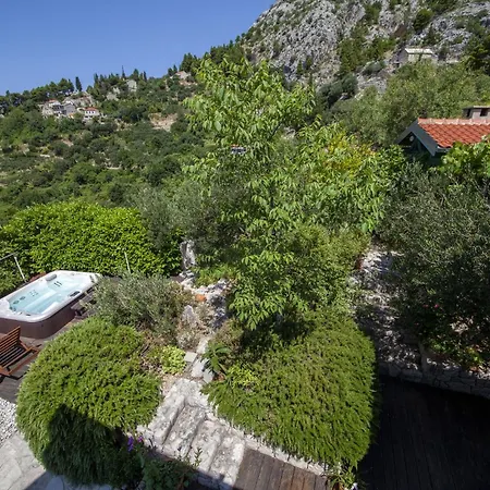 Makar Villa *